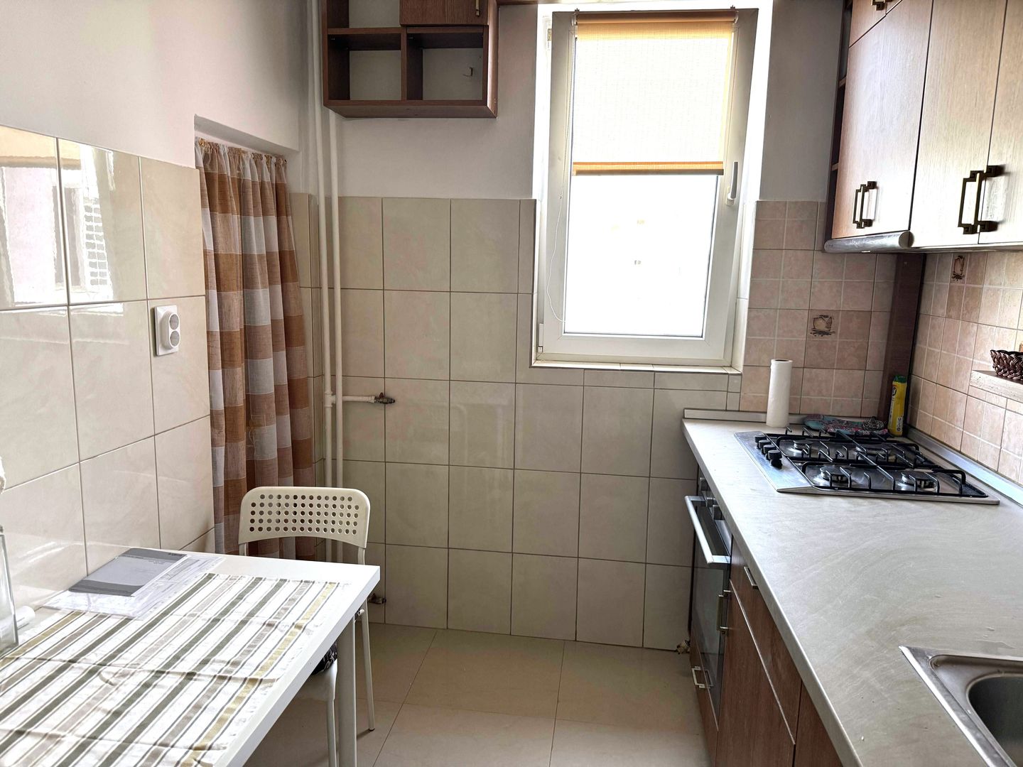 🏡 Închiriez Apartament cu 2 camere , loc de parcare, 250 m metrou Titan - Poză 3