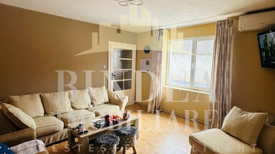 Casa pe principala in Giarmata  737mp teren - Poză 4