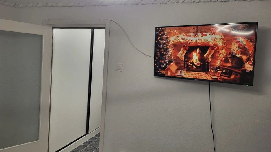 Garsoniera de închiriat în 1 Mai str Ion Augustin - Poză 3