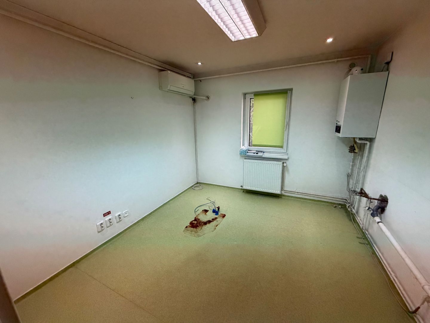 Spațiu parter cu destinație mixtă, zona fostă Lidia – 67 mp - Poză 23