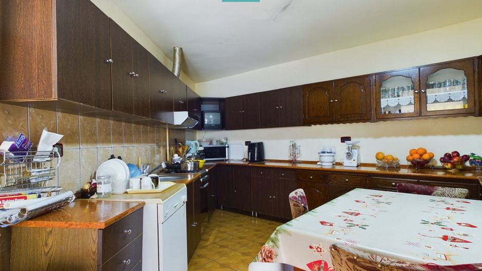 Casă solidă și impunătoare în Grădiște - Poză 6