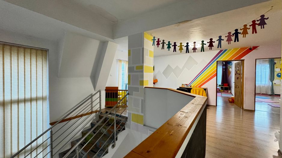 Casa spațioasă, cu spațiu comercial, locuri de parcare - Aradului Vest - Poză 7