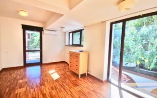 DE INCHIRIAT VILA CU 8 CAMERE, PISCINA SI GRADINA DE 1000MP IN PIPERA - Poză 18