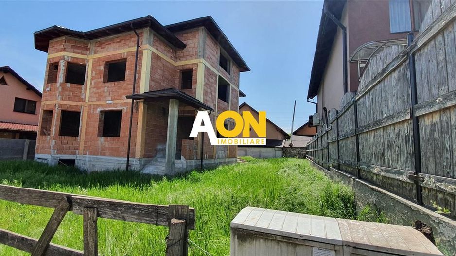 Casa la rosu cu toate utilitatile, zona Alba Micesti - Poză 1