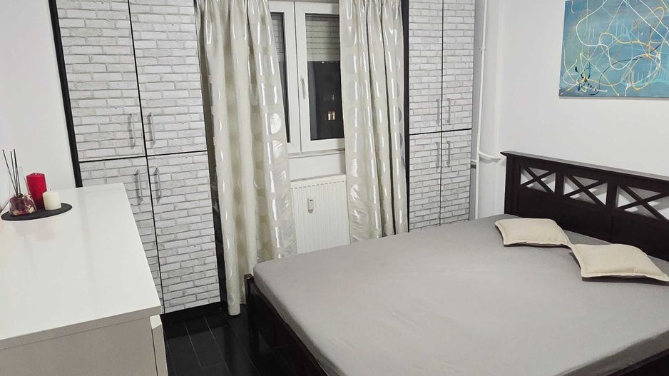 Apt 2 camere - 1 mai vis a vis de piata - Poză 3