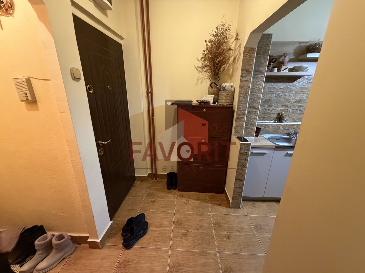 Etaj intermediar. Mobilat. Pozitie excelenta - Poză 14