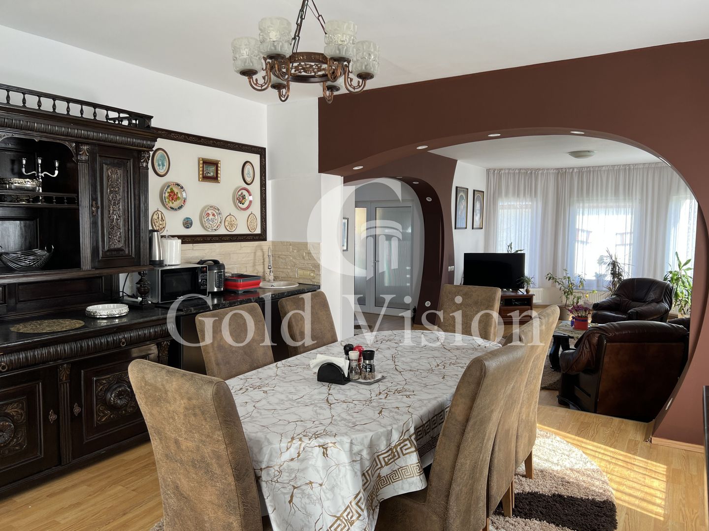 Case cu 7 camere, curte proprie + spălătorie, în Sighetu Marmației - Poză 9