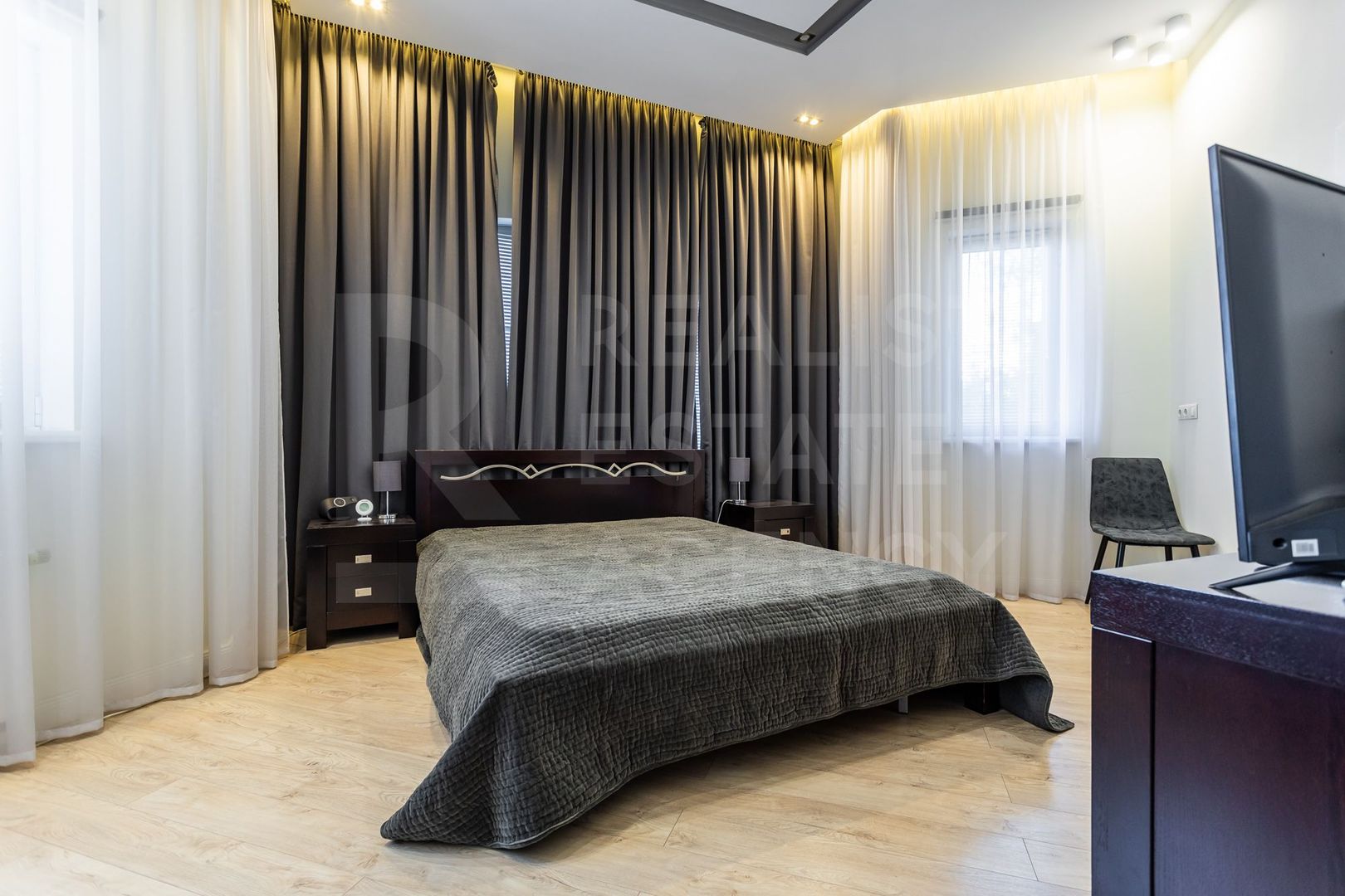 Chirie, apartament, 2 camere, str. București, Centru - Poză 4