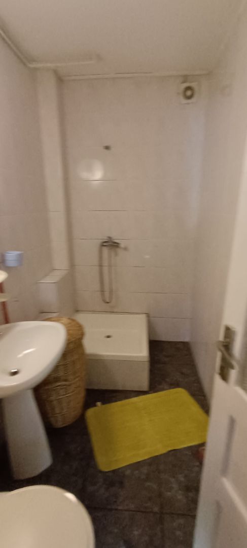 Apartament de închiriat la curte comună chiar în Complexul Studențesc - Poză 8