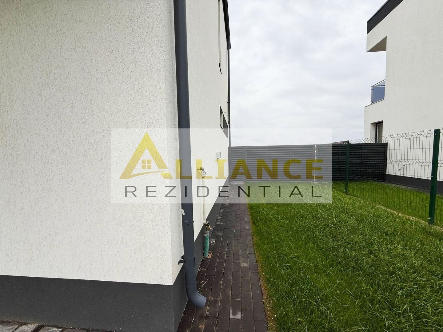Vila cu 4 camere în ansamblu rezidential exclusiv - Comuna Berceni - Poză 9