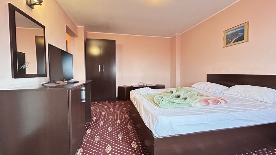 Hotel Austin D+P+3E de inchiriat - ideal birouri/clinica/scoala soferi - Poză 8