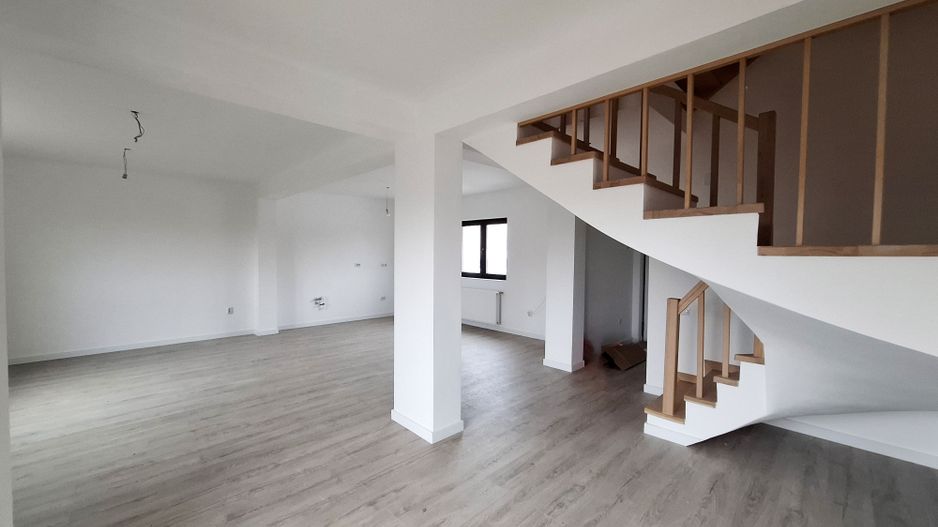 Casa P+1E+M, cu 5 camere, zona Rudului - Poză 5