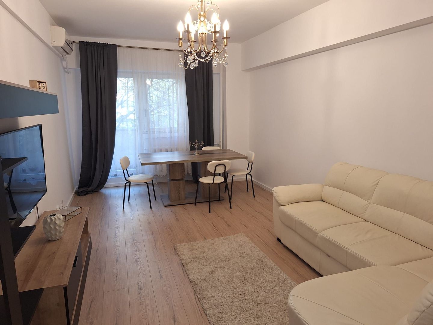 Apartament cu 2 camere , zona piata centrala - Poză 1