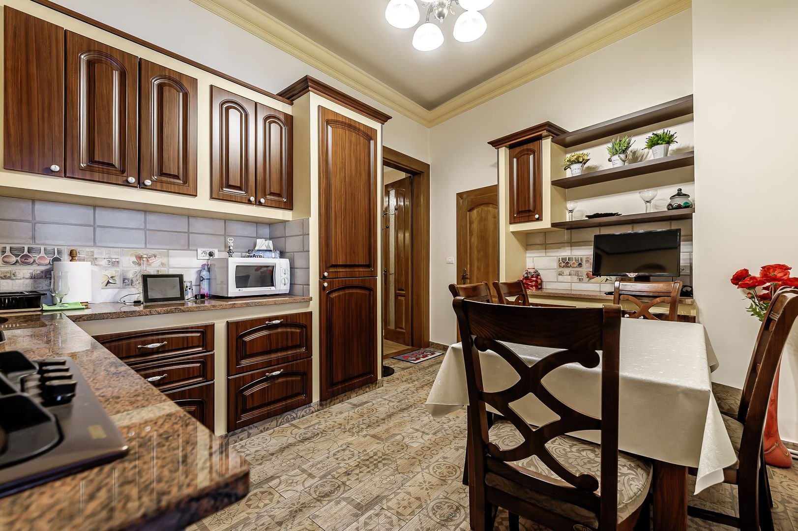 De închiriat apartament cu 2 camere central - Poză 2