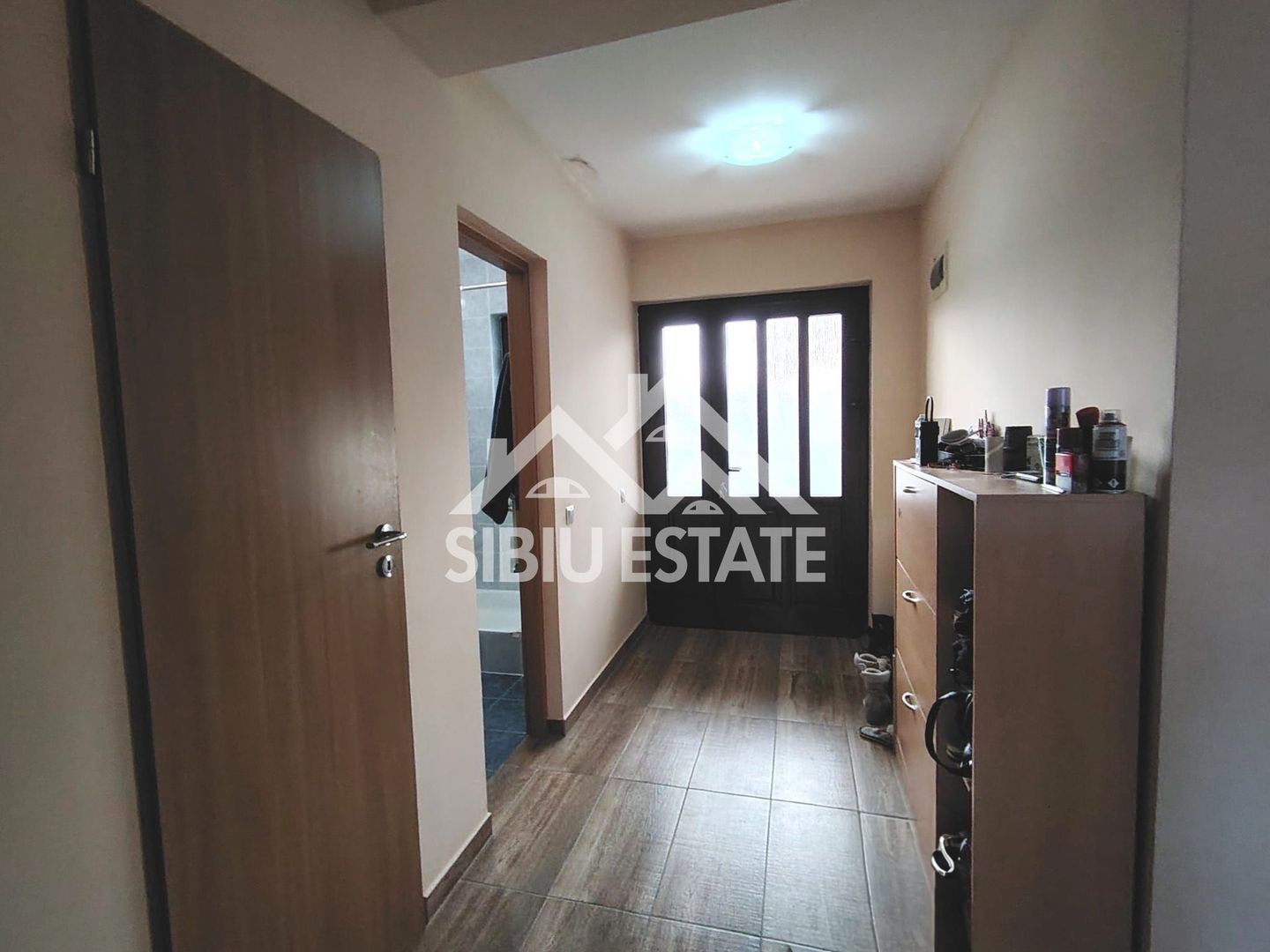 Casa de inchiriat Sibiu, 4 camere 2 bai - Poză 2