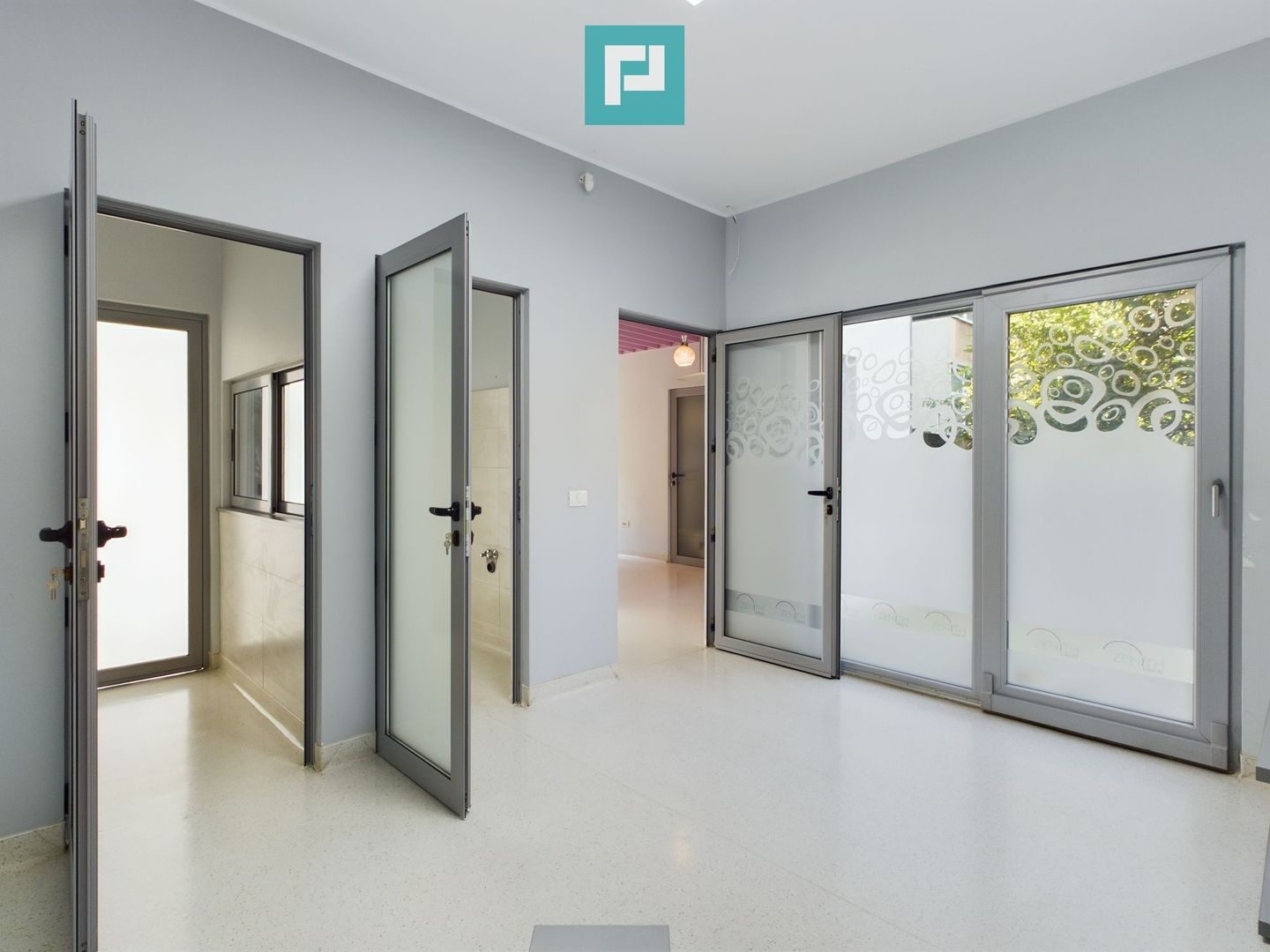 Vilă cu destinație multiplă situată ultracentral - Poză 9