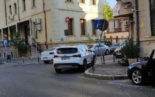 BDUL DACIA, PIATA GEMENI,  2 etaje SPATIU BIROURI - Poză 15