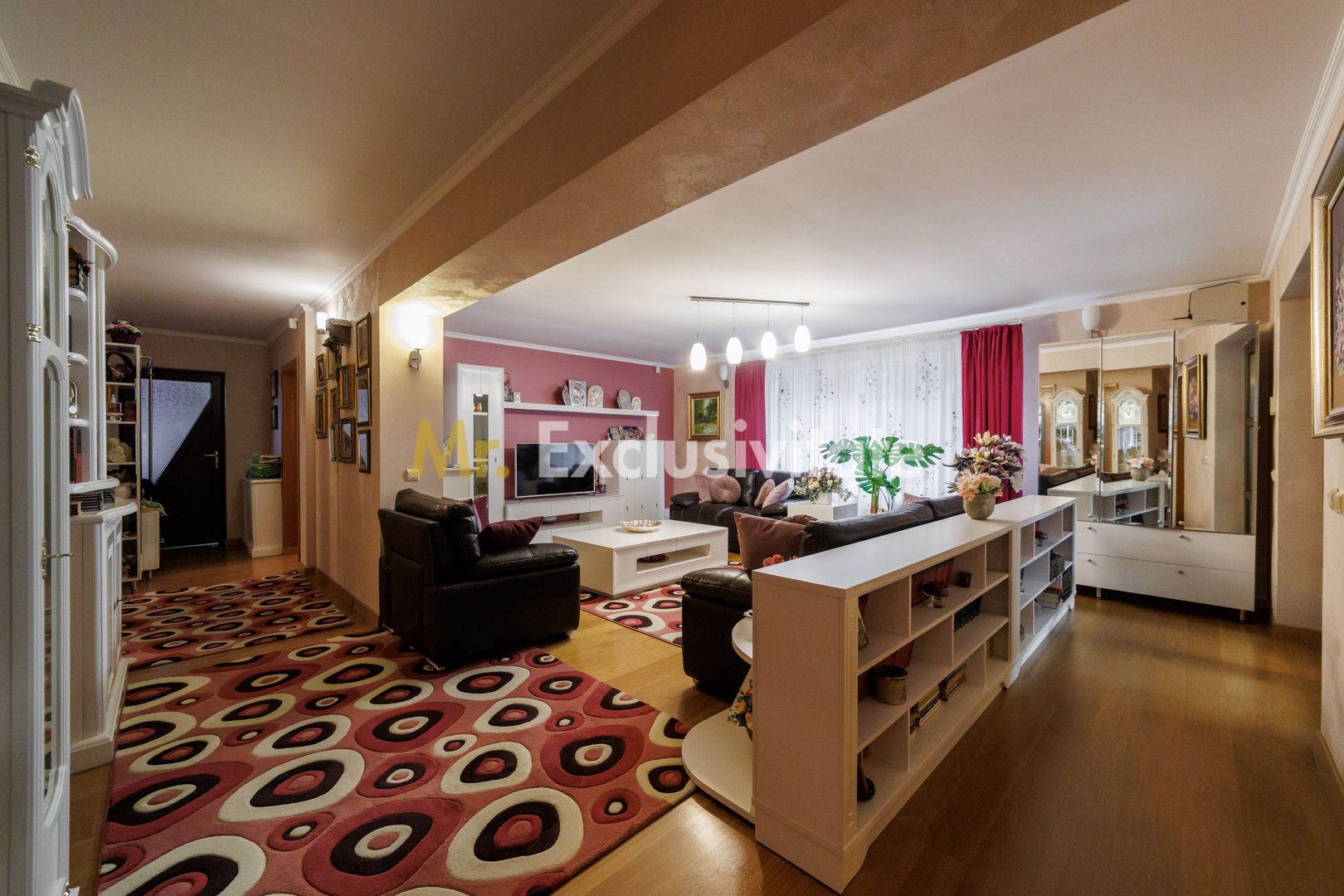 Eleganță și confort pe 500 mp de teren - Vilă în Ștefănești - Poză 12