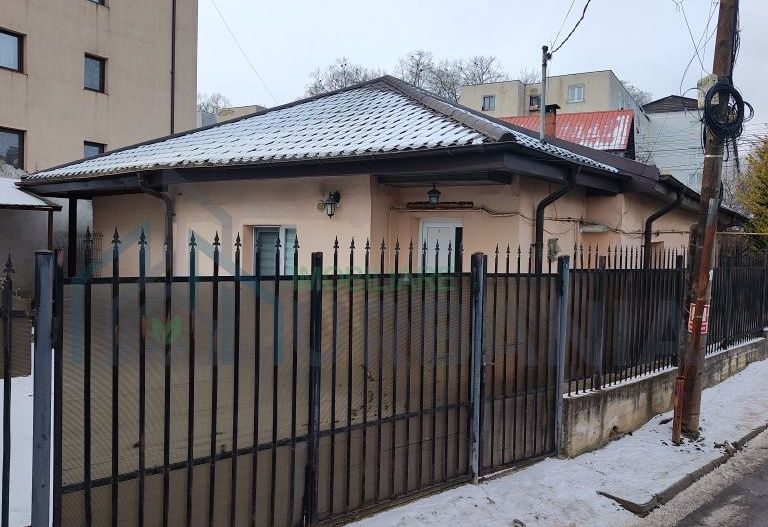 Casă de vânzare în Tătărași - Poză 1