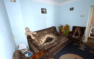 Casă cu arhitectură pragmatică în zona Port - Poză 2