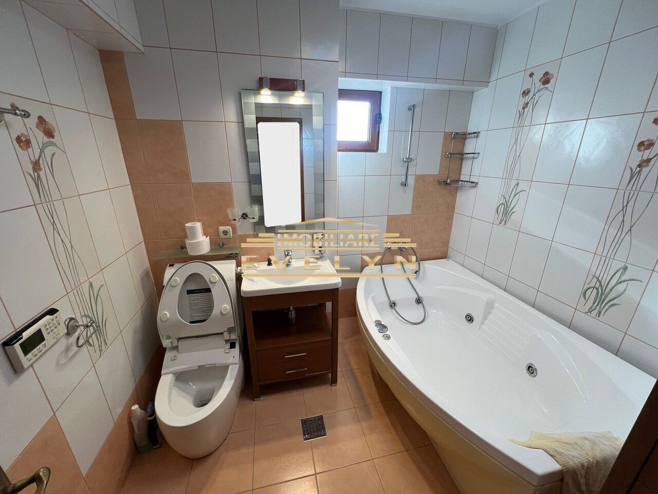 Apartament de vanzare pe doua nivele, zona Pietonalul Transilvaniei, pret 180000 euro - Poză 6