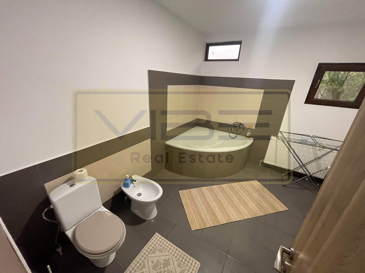 Casa parter 4 camere- Curte 1200 mp - Ideal de locuit/ after school - Poză 4