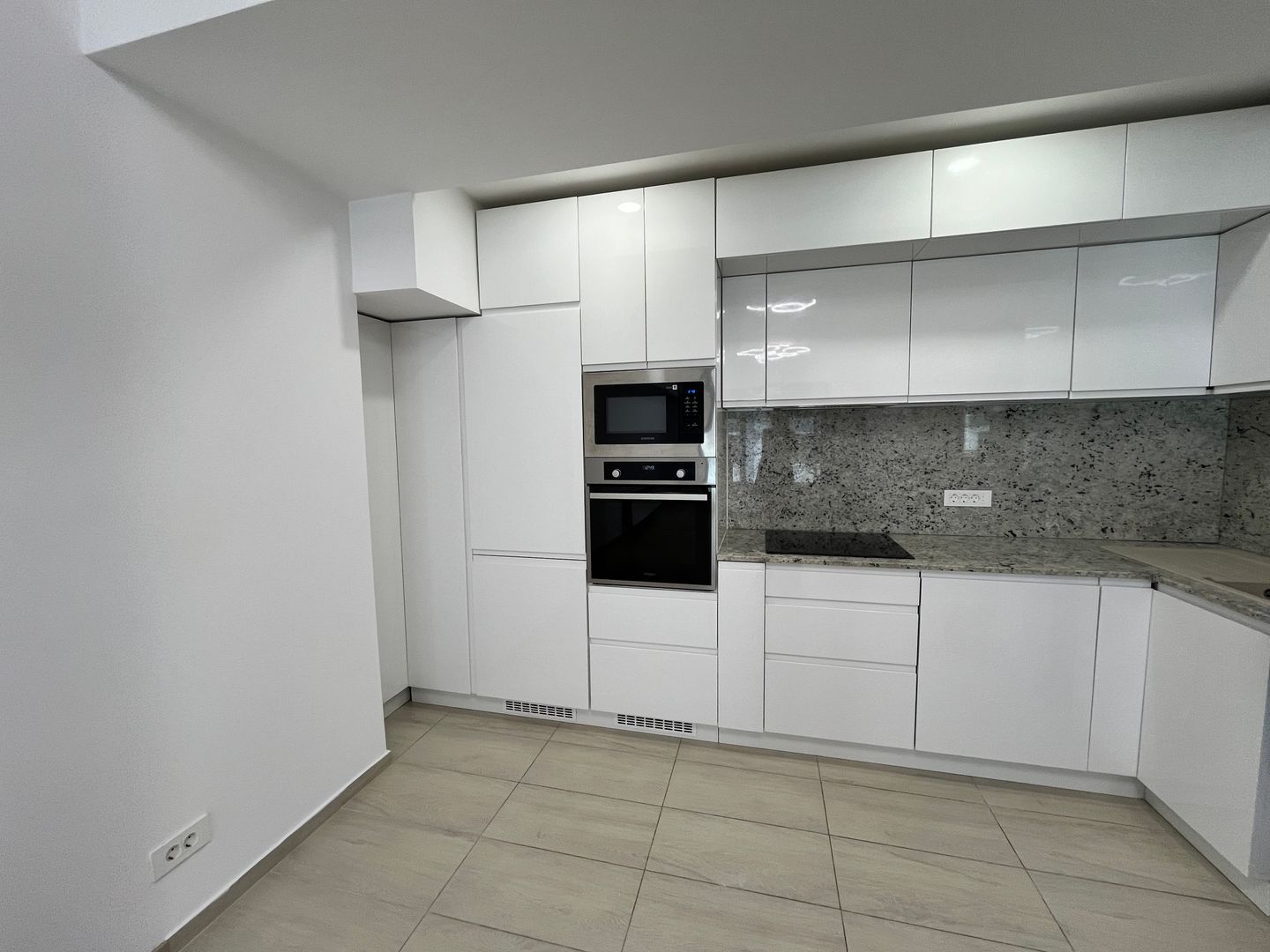 APARTAMENT SUPERB CU 5 CAMERE  LA INCHIRIERE PE SOSEAUA NORDULUI - Poză 4