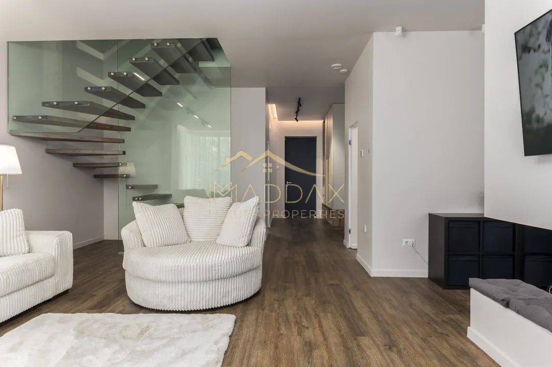 Vilă de închiriat în Voluntari // piscină privată și design modern - Poză 1