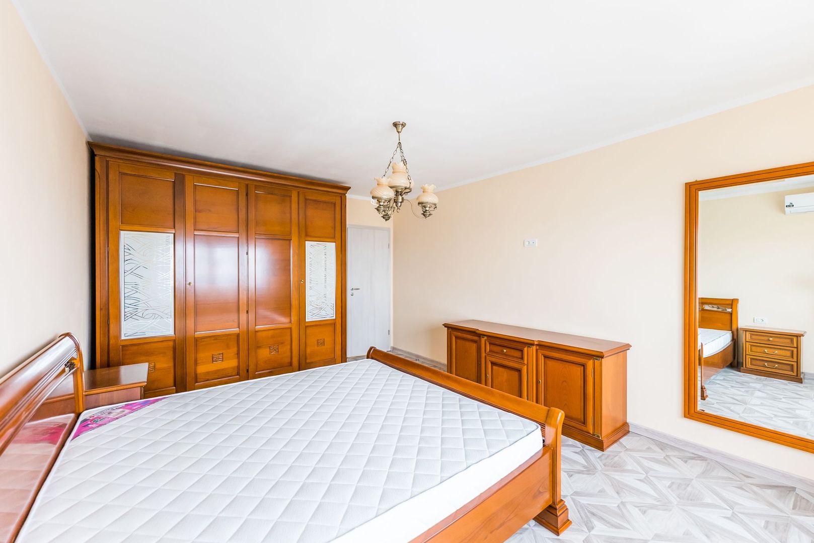 Apartament de închiriat cu 3 camere la Intim - Poză 10