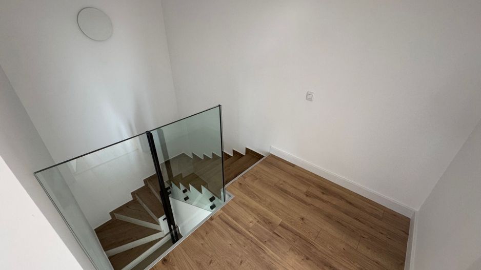 Vile Tunari, zona BUNA, Toate Utilitatile, curte 350m2 - Poză 7