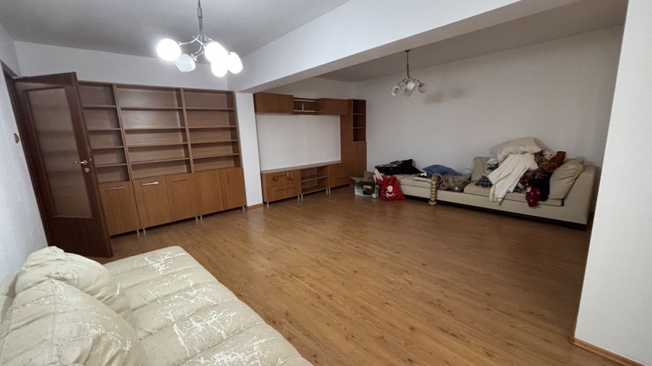 Apartament 3 camere – Bulevardul Dunarea, stradal, etaj 3, decomandat - Poză 3