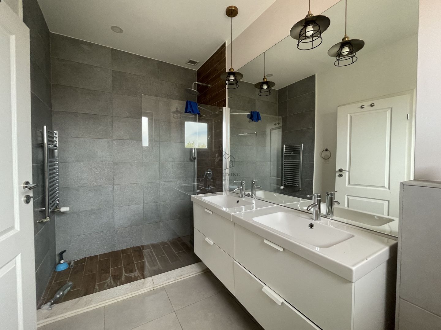 VILA SPATIOASA LA INCHIRIERE IN ZONA PIPERA LANGA SCOLI - Poză 6