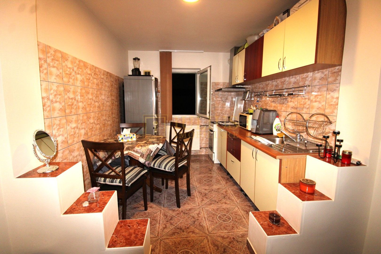 2 camere, izolat, zona liniștită, situat langa parcul Bucovina - Poză 2