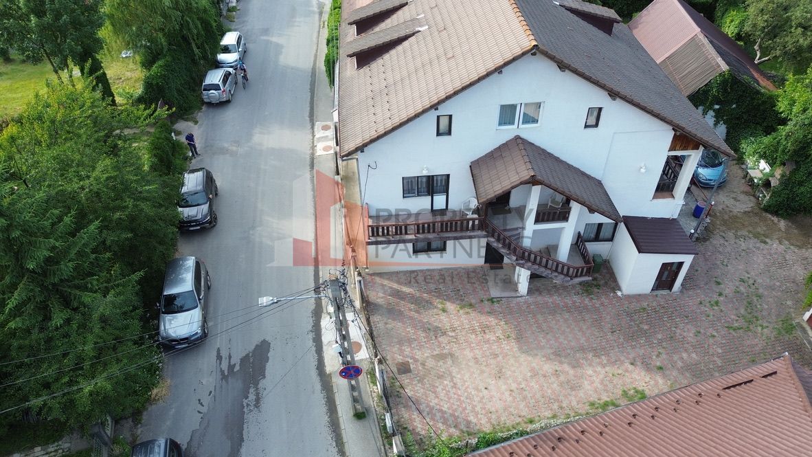 Pensiune lângă Castelul Bran | 9 camere | Pregătită pentru activitate - Poză 1