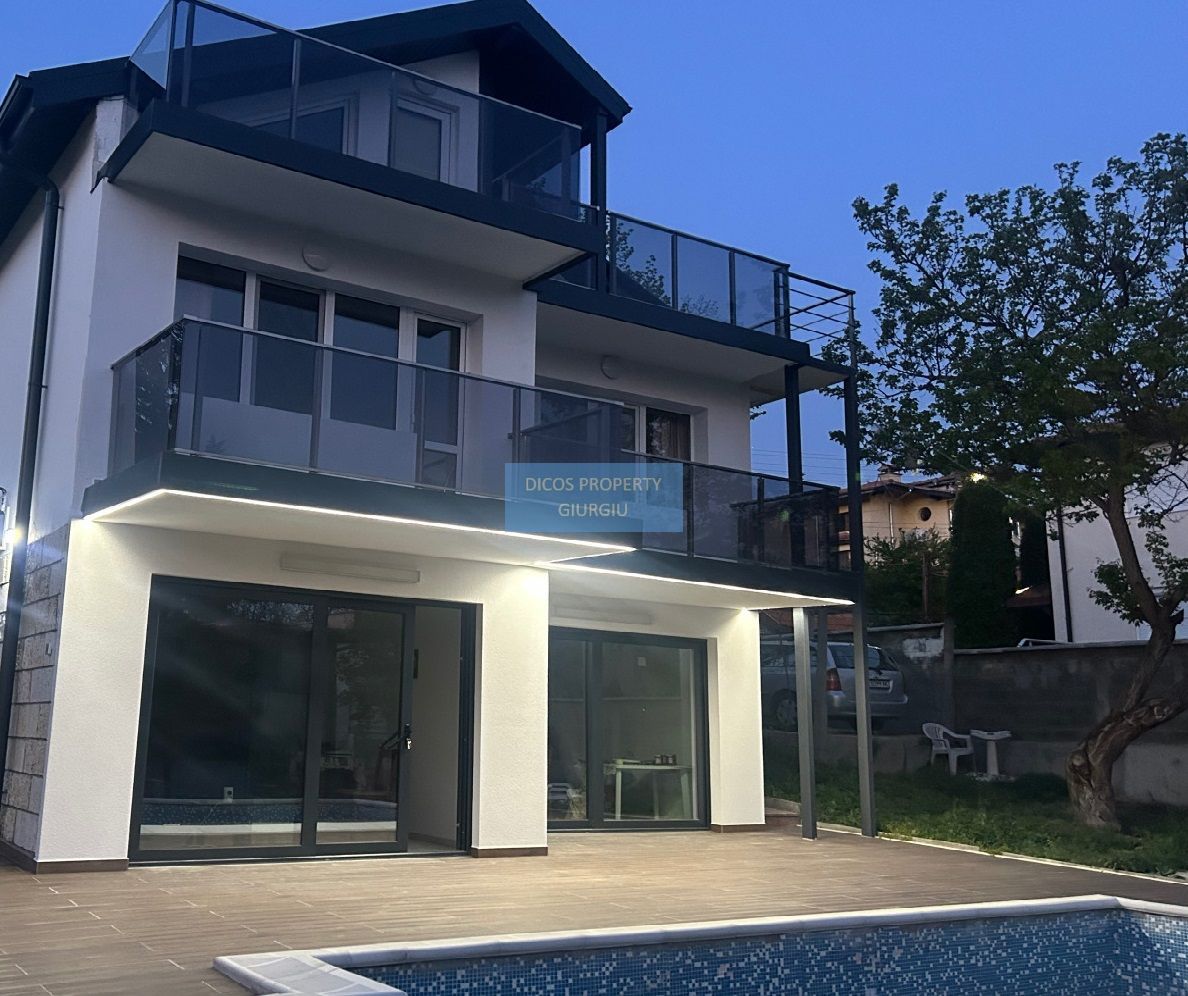 Vila cu piscina stațiunea Albena, pe malul Mării Negre - Poză 1