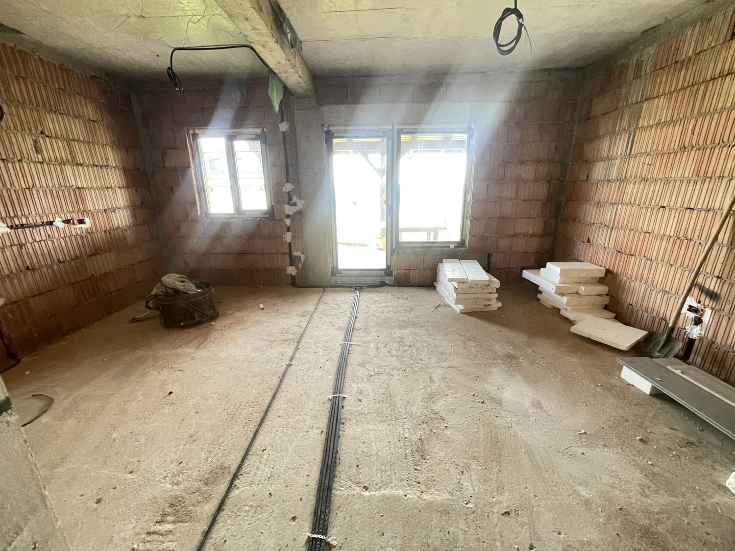 Casă la roșu, 3 dormitoare, teren 340 mp – Moșnița Nouă, lângă Kaufland - Poză 7