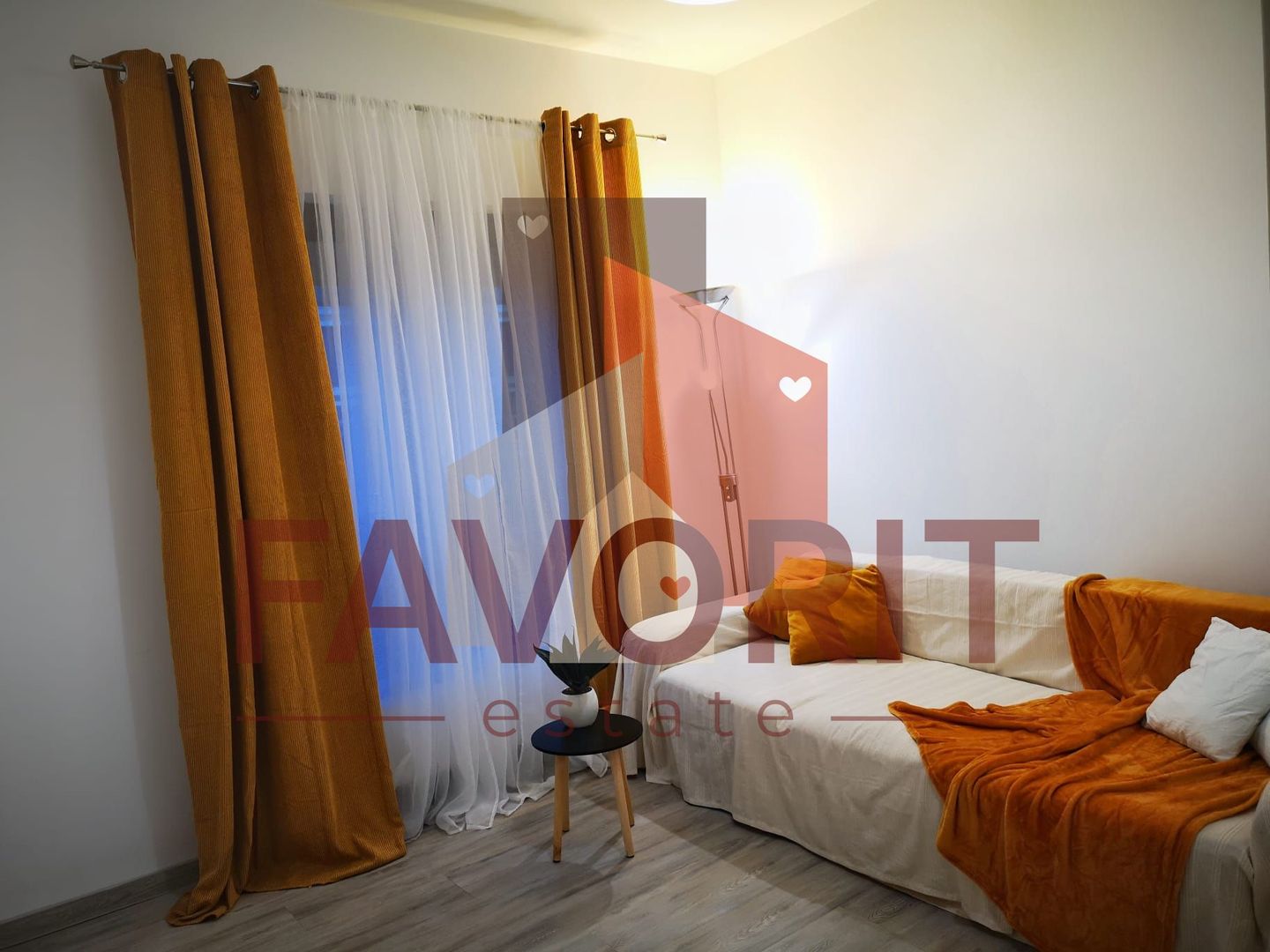 Curte proprie de 56 m.p. 2 bai. Bloc nou in oras. - Poză 5