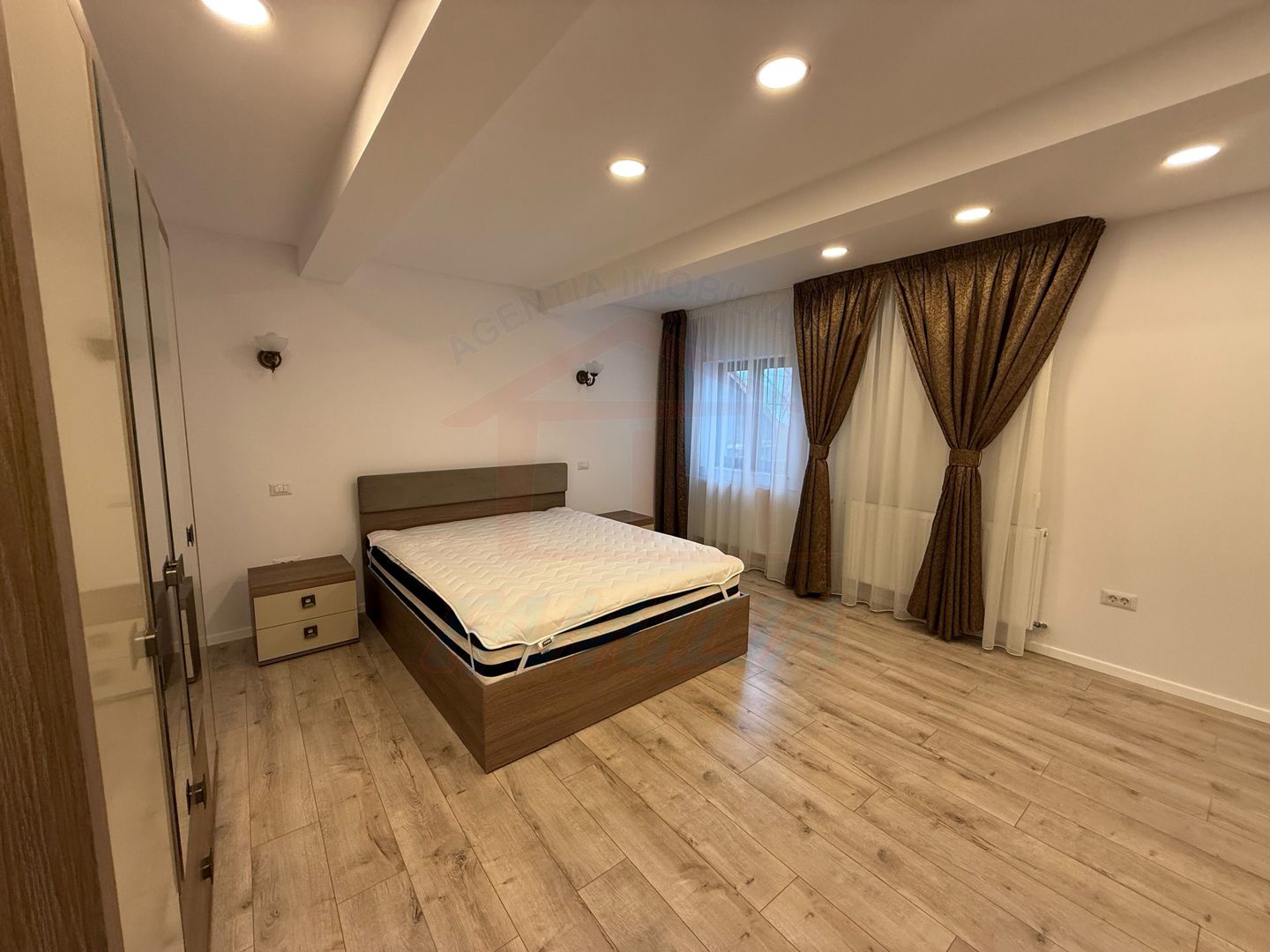 🏛️✨ APARTAMENT DEOSEBIT CU 2 CAMERE – CLĂDIRE CU VALOARE ISTORICĂ - Poză 4