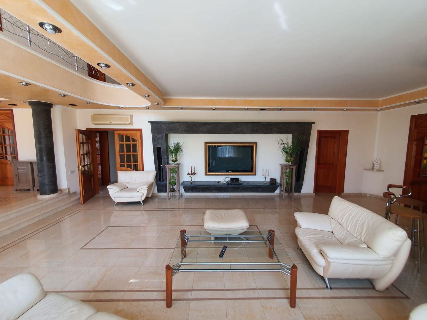 Vila unicata | Teren de 3000 m2 | Piscina si vegetatie matura - Poză 14