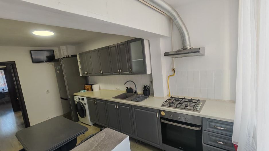 Apartament renovat 3 camere Dec 72 mp Dacia 131999 euro - Poză 1