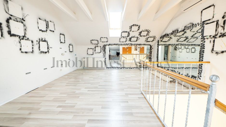 Duplex P+1+M cu grădină proprie, terasă și acces la piscină. - Poză 18