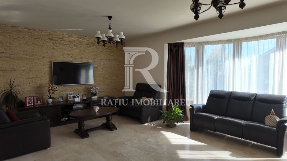 Casă spațioasă cu etaj | 204 mp | Teren 594 mp | Sântandrei - Poză 1