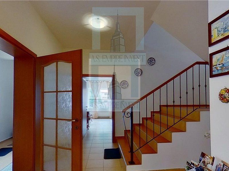 Vilă deosebită cu 6 camere în zona Şchei, Braşov - Poză 11