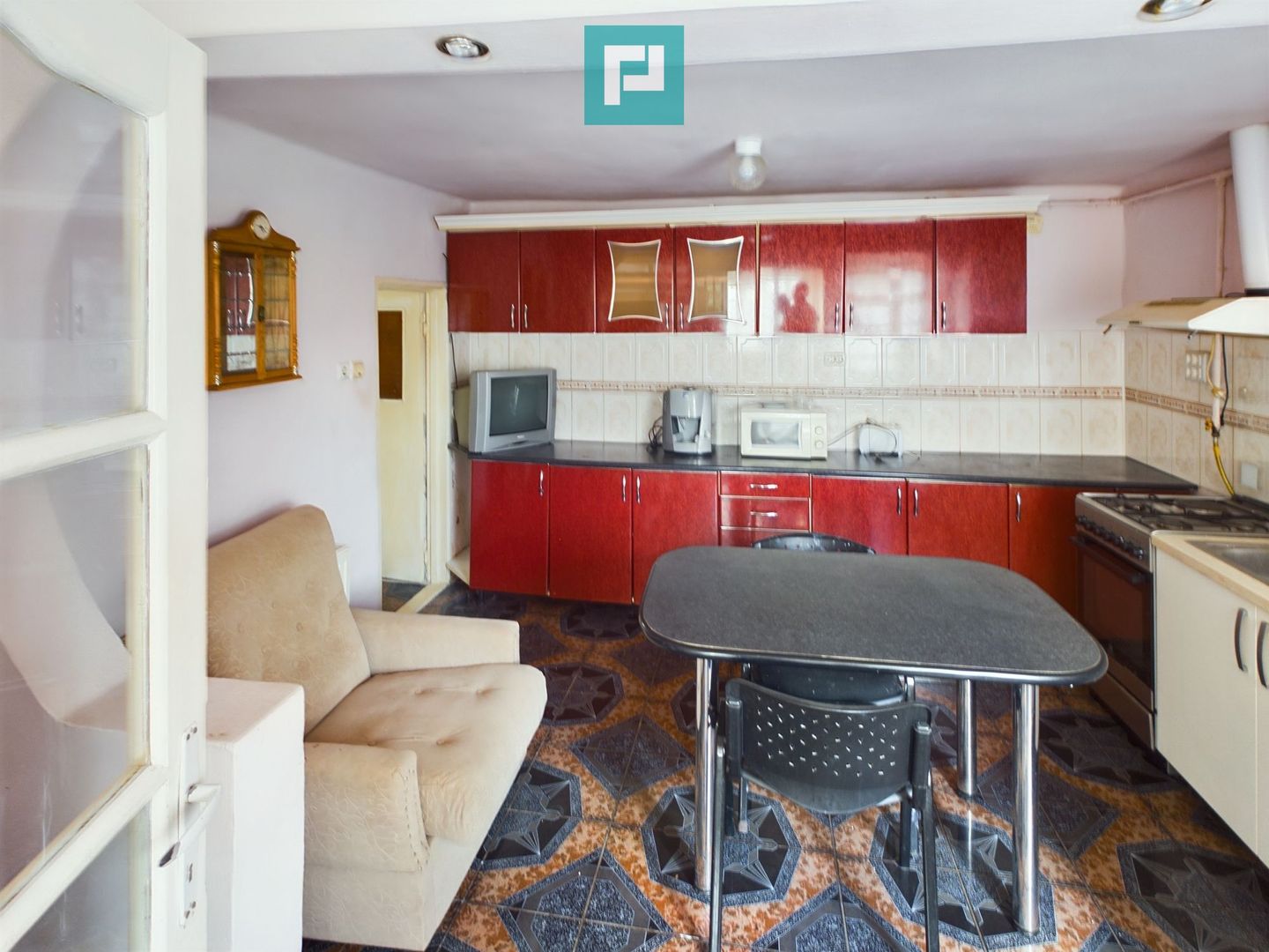 Casă cu 7 camere și 2 băi in Grădiște - Poză 10