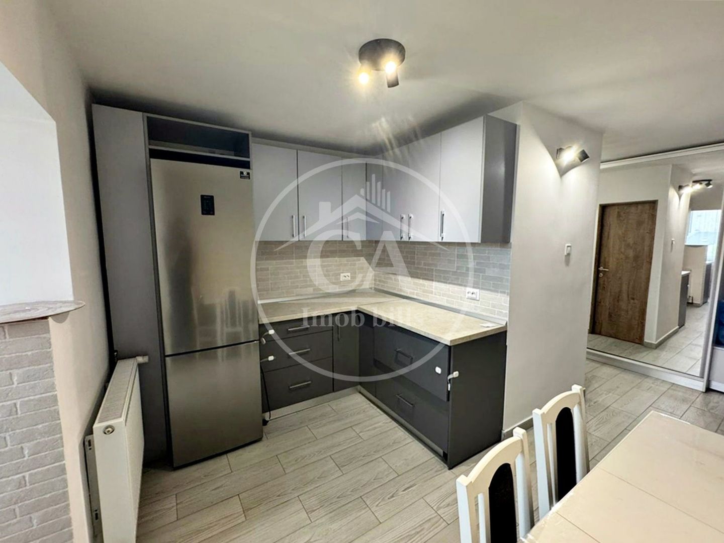 Apartament de închiriat cu 3 camere în zona Rogerius, Oradea - Poză 1