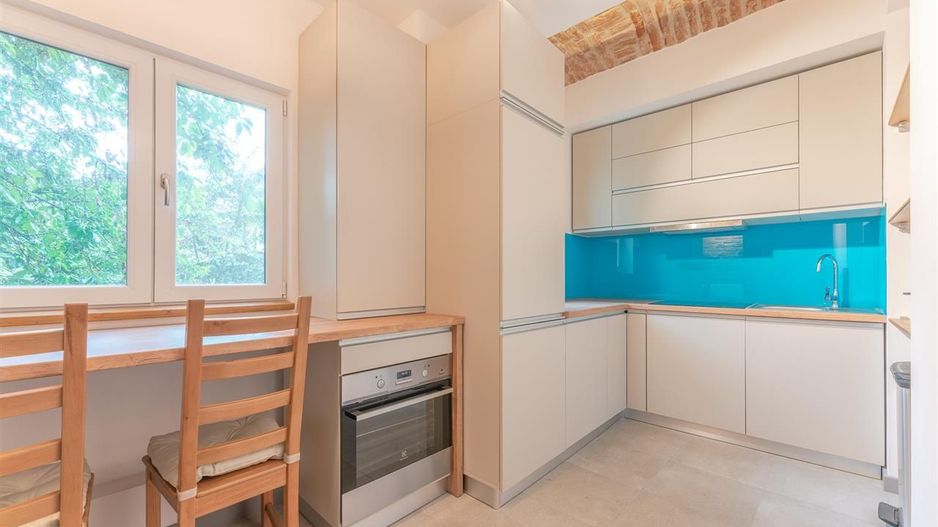 Locuință de 71 mp renovată integral și complet utilată, în casă - Poză 10