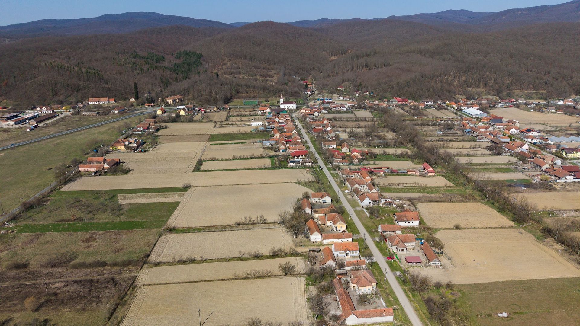 Loc de casă în Odvoș - Conop 3000mp - Poză 10