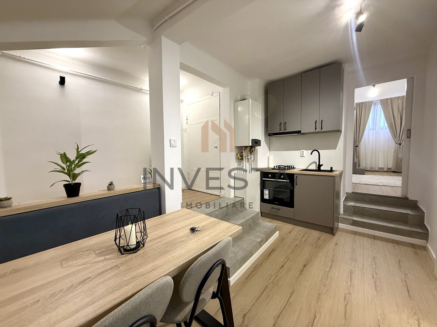 Apartament 2 camere, Ultracentral, ideal pentru locuit sau investitie - Poză 1