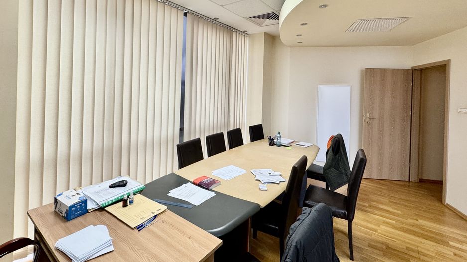 Spațiu pentru birouri langa Funshop Buziașului - Poză 10