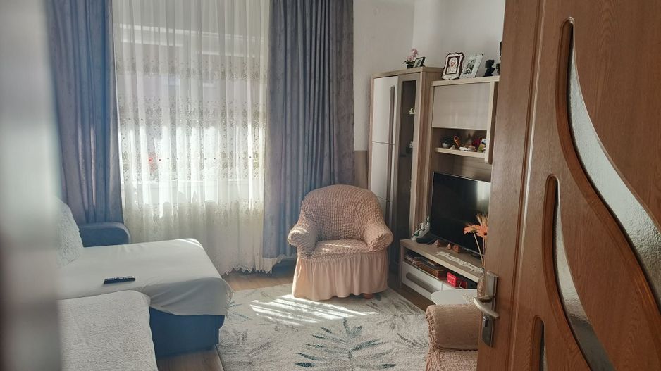 Casa singur in curte zona Astra - Poză 2